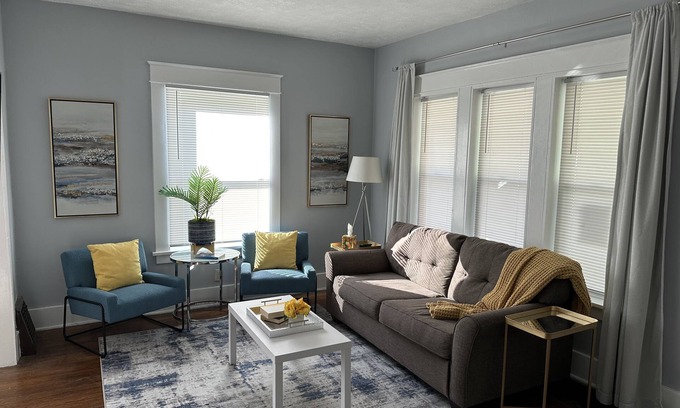 Northeast South Bend House | Clover Manor - Walk to ND!