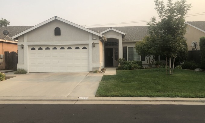 Clovis House | Clovis Charmer! Spacious and close to everything!