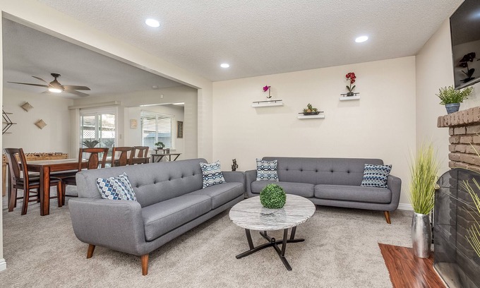 Clovis House | Clovis House | Foosball | Fire Pit| 2-Car Garage!
