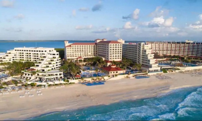 Zona Hotelera Resort | Club GR Solaris Cancun All Inclusive - Deluxe Room Sleeps 2