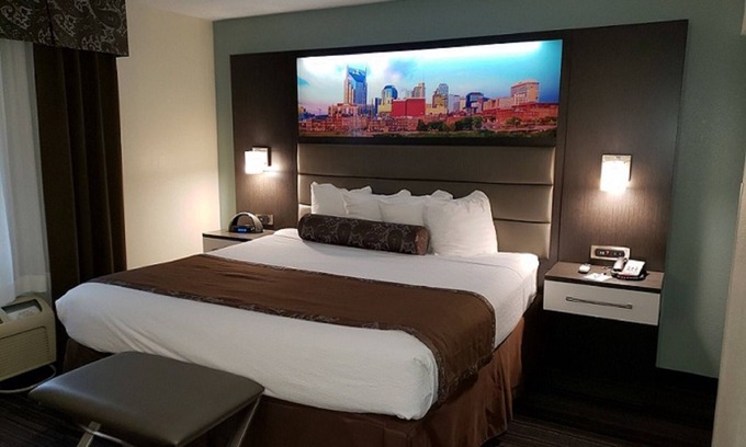 Merry Oaks Hotel | Club - Hotel Nashville Inn & Suites