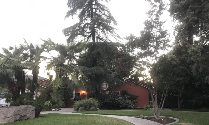 Tulare House | Club Tulare ~ TLC Cottage
