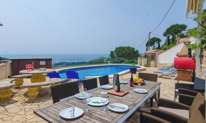 Lloret de Mar Villa | Club Villamar - Homely Spanish holiday villa with private pool and fixed barbecue located near th.
