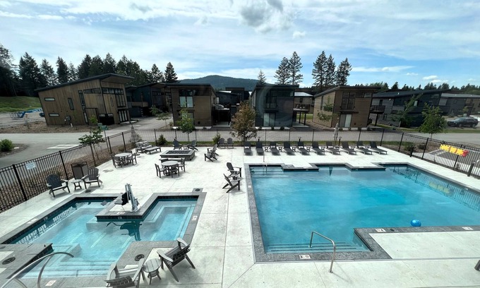 Whitefish House | Clubhouse Pool + Hot Tub, 5 Mins to City Beach & DT WF, 35 Mins. to Glacier Park