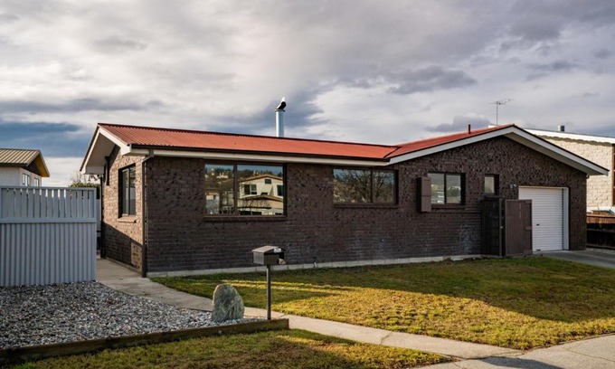 Alexandra House | Clutha Charmer - Alexandra Holiday Home