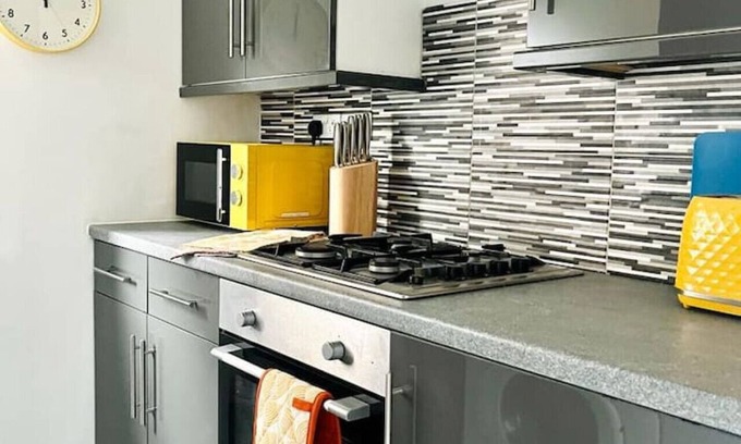 Cardonald Apartment | Clyde 52 -Modern 2 bedroom apartment next to Hillington Train Station