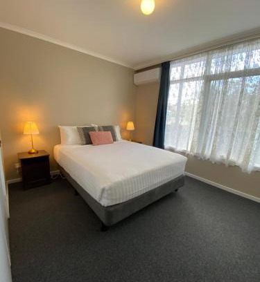 Cowes Hotel | Coachman Motel and Holiday Units