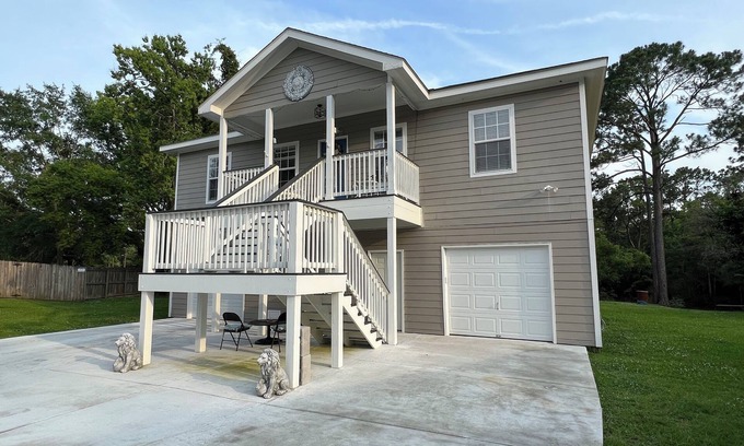St. Martin House | Coast home on bayou. Clean, family-sized, and close to everything!