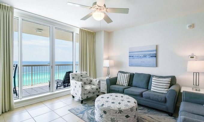 Destin Condo | Coastal 12th Floor Beachfront Condo w/Close Dining & Shopping in Destin! 🌊🌴💙