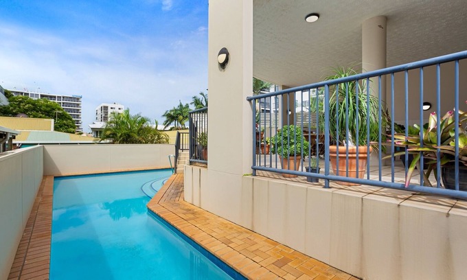 Scarborough Apartment | Coastal 3-Bed with Parking, Pool & Ocean View