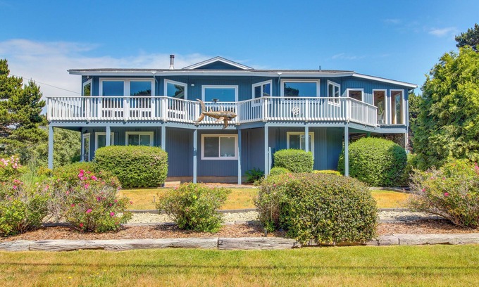 Bandon House | Coastal Bandon Vacation Rental: Walk to Beach!