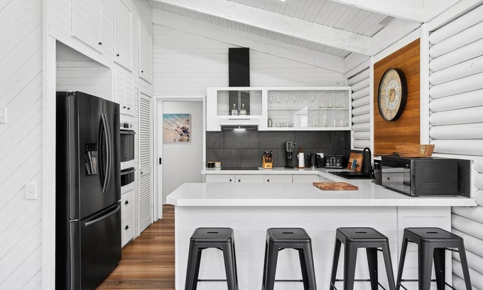Point Lonsdale House | Coastal Bliss Awaits – Beachside Holiday Escape in Old Point Lonsdale