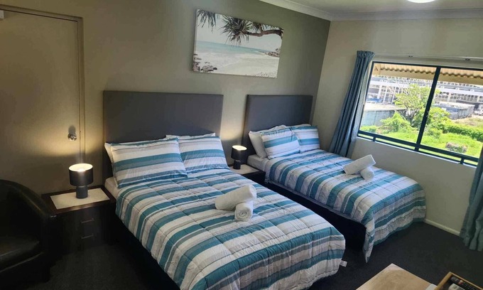 South Townsville Apartment | Coastal Breeze Studio- Steps Away from City, Stadium & Ferry