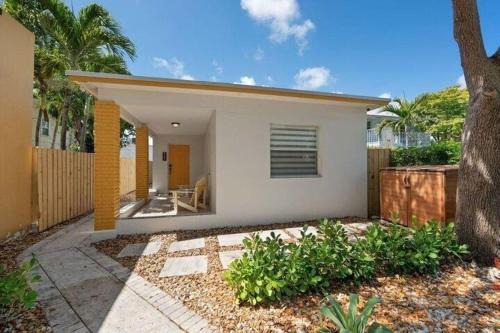 Lake Worth House | Coastal Cabana By Pmi