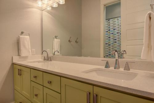 Cinnamon Shore House | Coastal Charm 258 HI