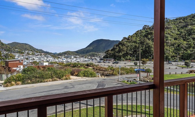 Picton House | Coastal Charm - Picton Holiday Home