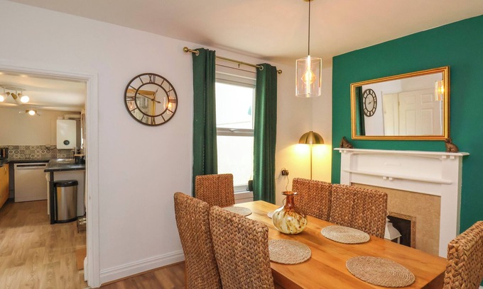 Loftus Cottage | COASTAL COTTAGE, pet friendly, with open fire in Saltburn-By-The-Sea
