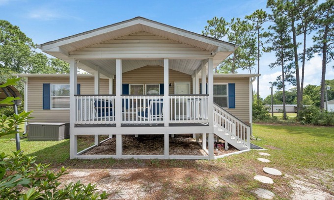 Southport House | Coastal Comfort at Mainsail Shenanigans – Minutes from Beach & Downtown