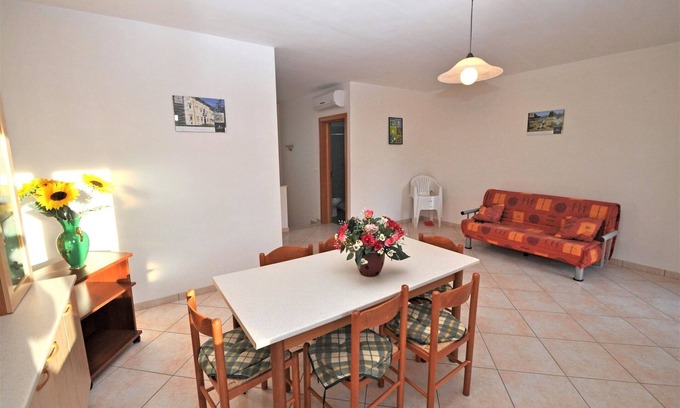 Torre Suda Apartment | Coastal Comfort in Torre Suda
