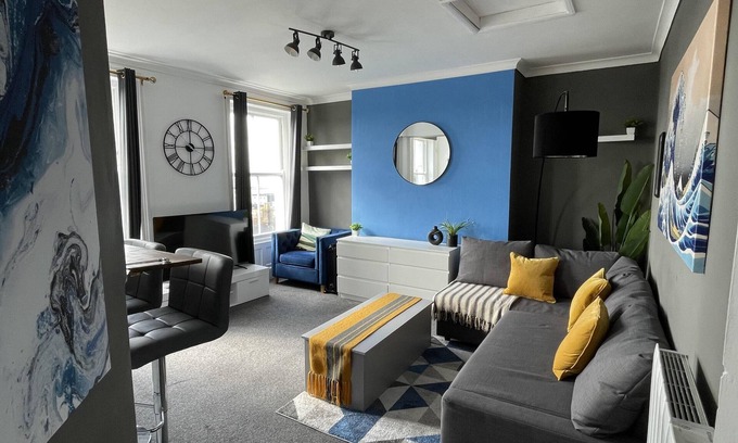 Margate Apartment | Coastal Comfort, Seaside Flat