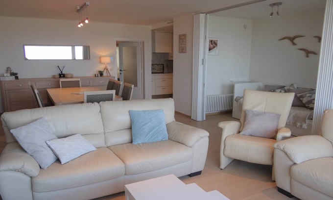 Nieuwpoort-Bad Apartment | Coastal Comfort with Views