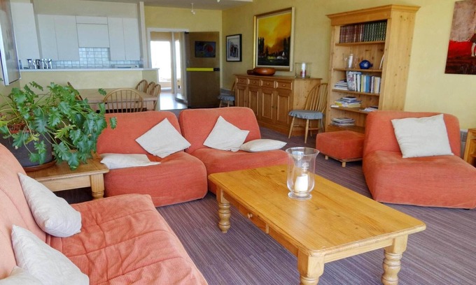 Nieuwpoort-aan-Zee Apartment | Coastal Comfort with Parking