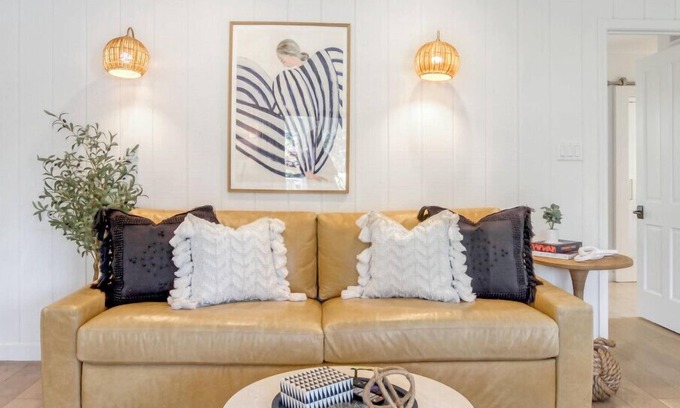 Napa Condo | Coastal Condo by Pool: King Bed, Balcony, Kitchen