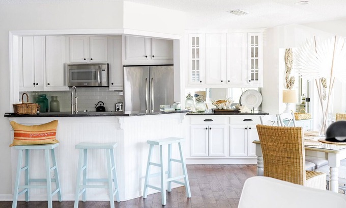 King City Condo | Coastal Condo steps to the pier village - sleeps 4