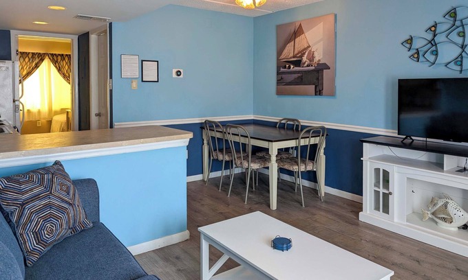 North Wildwood Condo | Coastal Condo w/Pool, 1 Block to Wildwood Beach!