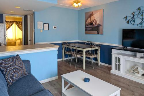 North Wildwood Apartment | Coastal Condo with Pool, 1 Block to Wildwood Beach!