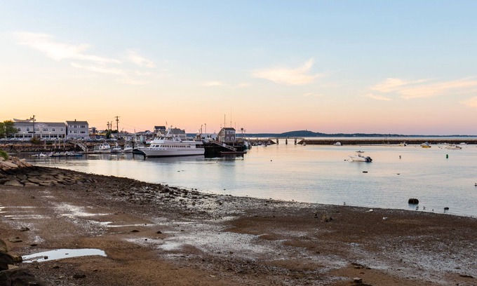 Plymouth Apartment | Coastal Corner 2 - Downtown Plymouth