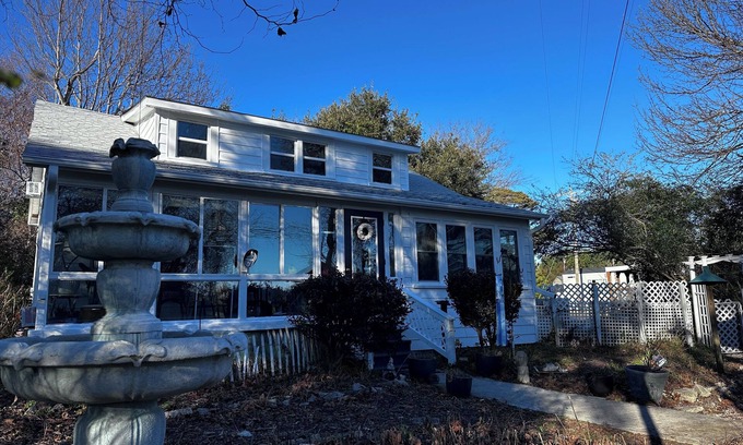 Newport House | Coastal cottage core with views of and access to Bogue Sound.