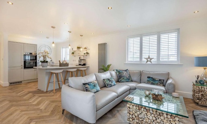 St George House | Coastal Cottage in North Wales With Hot Tub