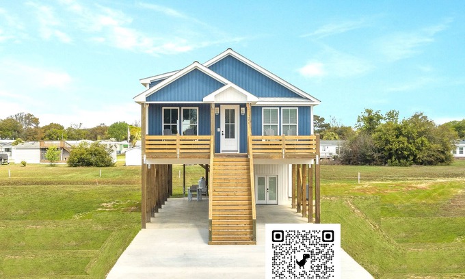 Newport House | Coastal Cottage near Emerald Isle