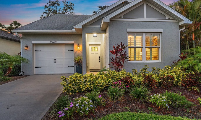 Pinecraft House | Coastal Cottage | Outdoor Oasis w/Fire Pit + Grill!