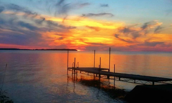 Sturgeon Bay Cottage | Coastal Cottage Resort. Comfy Cozy Cottage. Sleeps Up To 5, Free WiFi, Secluded
