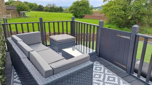 Skelton-in-Cleveland House | Coastal Cottage with Hot Tub and Garden Sleeps 8