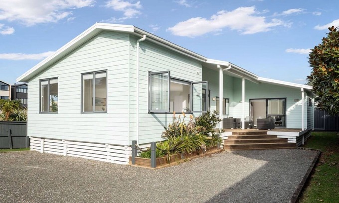 Waihi Beach House | Coastal Cutie, 150m to the Beach