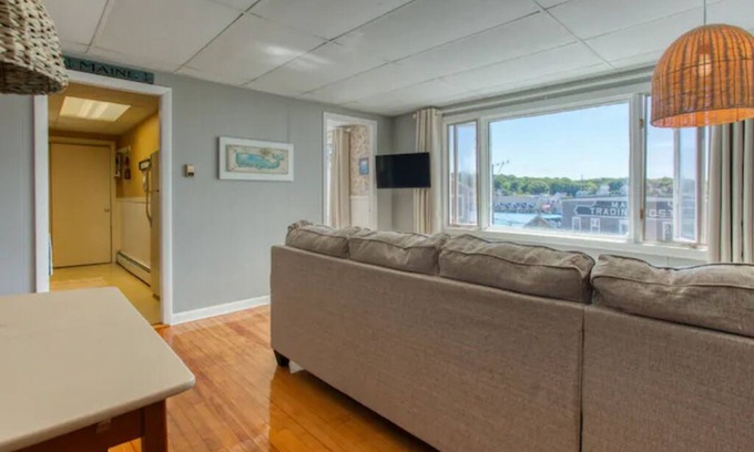 Boothbay Harbor Apartment | Coastal downtown 1 Bed, 1 Bath, full kitchen w/harbor view
