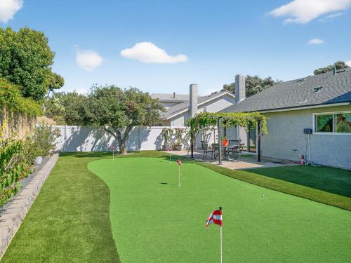 Sea View Estates House | Coastal Escape with Private Mini Golf home