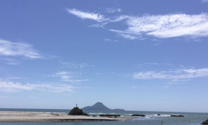 Tirohanga Cottage | Coastal Family Cottage
