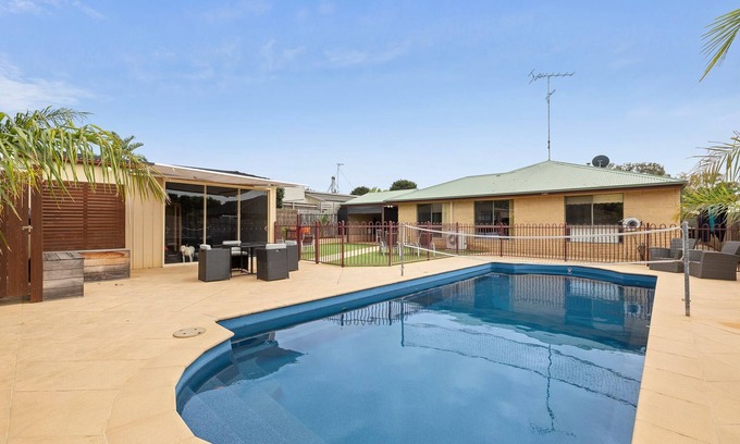 Torquay House | Coastal Family Retreat