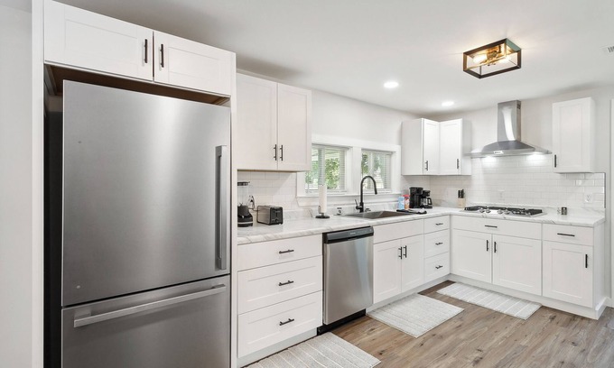 Waveland House | Coastal Getaway minutes from the beach and Bay St Louis,Spacious,free Wifi