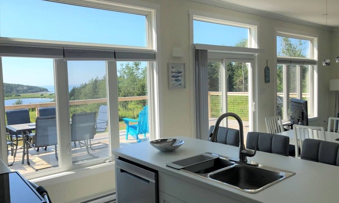 Colindale House | Coastal Haven - 3 Bedroom Executive-Class Villa