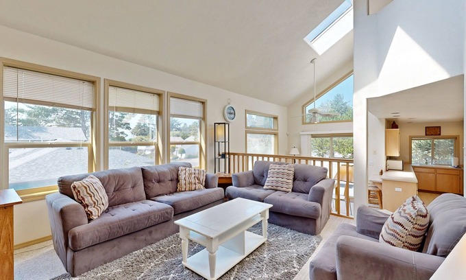 Gleneden Beach House | Coastal Hideaway in Quiet Community | Stroll to Uncrowded 7-Mile Beach
