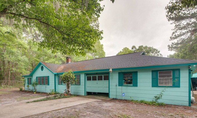 Darien House | Coastal Home w/ Fire Pit, 2 Mi to Dtwn Darien
