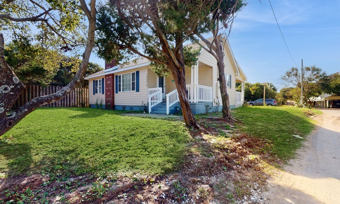 Salter Path Cottage | Coastal home with patio, close to beach and local attractions