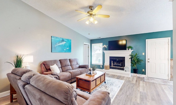 Morehead City House | Coastal home with privacy fence, a patio, close to beach and local attractions