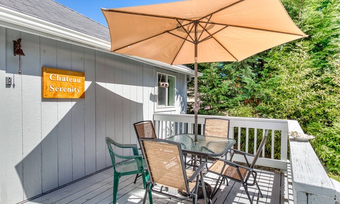 Florence House | Coastal house with decks, grill, firepit, & modern kitchen - 1/2 mile to beach