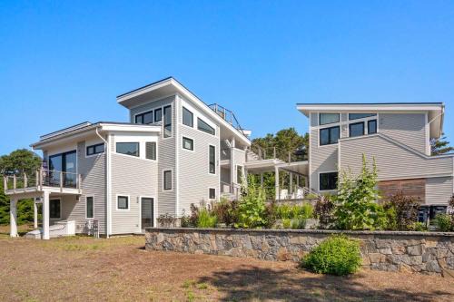 Wellfleet House | Coastal Luxury Near Wellfleets Best Beaches